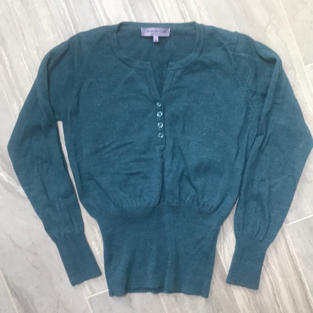 Beautiful Italian wool sweater size M/fits like S